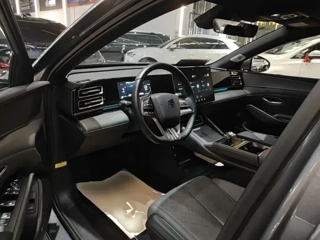 BYD Qin L — Фото автомобиля 14