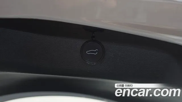 Tesla Model 3 — Фото автомобиля 22