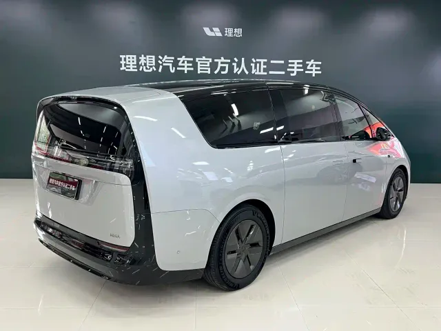Li Auto MEGA — Фото автомобиля 19