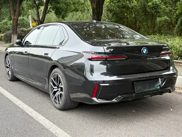 BMW i7 — Фото автомобиля 5