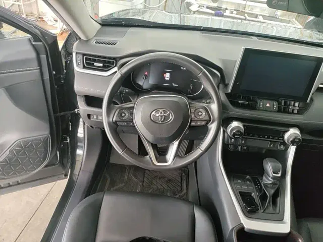 Toyota RAV4 — Фото автомобиля 10
