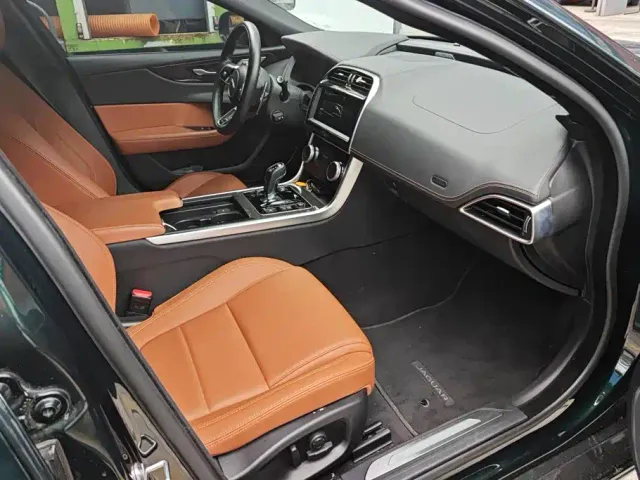 Jaguar XEL — Фото автомобиля 8