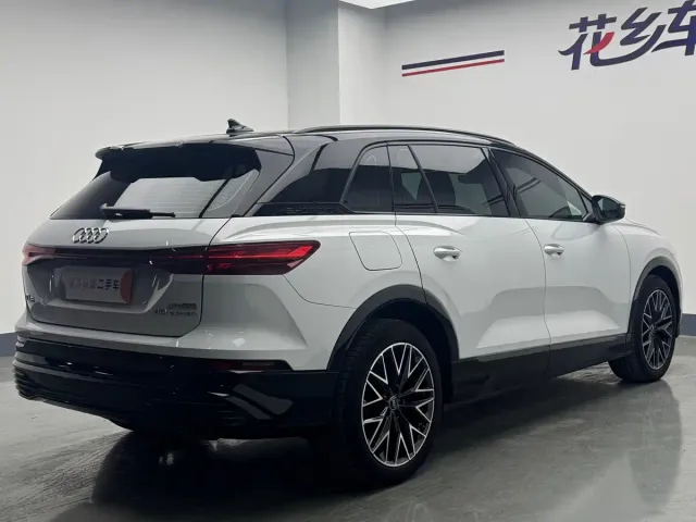 Audi Q5 e-tron — Фото автомобиля 5