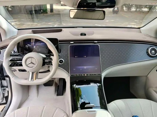 Mercedes-Benz EQE SUV — Фото автомобиля 7