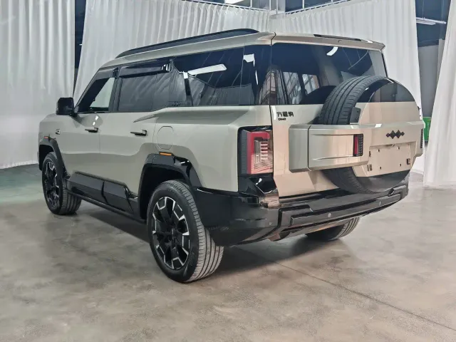 BYD FangChengBao Leopard 8 — Фото автомобиля 4