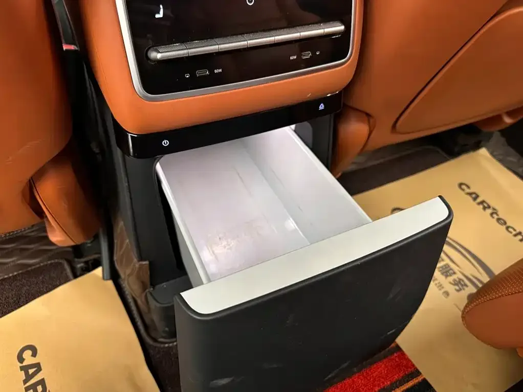 Li Auto Li Xiang L9 2022 Max — Фото автомобиля 15