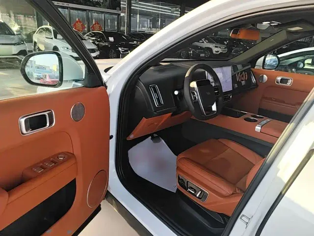 Li Auto L7 — Фото автомобиля 15