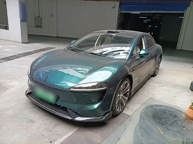 Фотография автомобиля — Luxeed S7