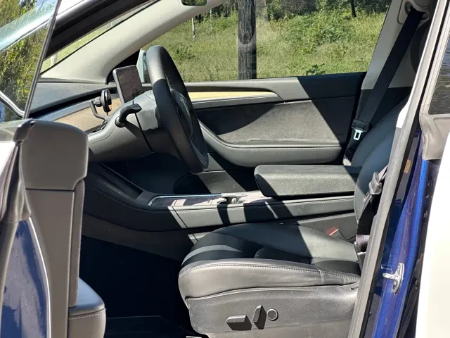 Tesla Model Y — Фото автомобиля 10