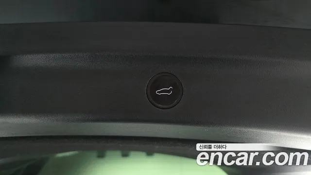 Tesla Model Y — Фото автомобиля 20