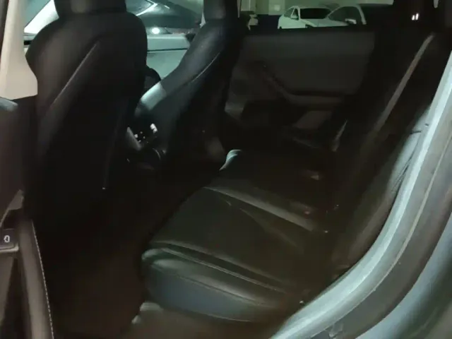 Tesla Model Y — Фото автомобиля 16