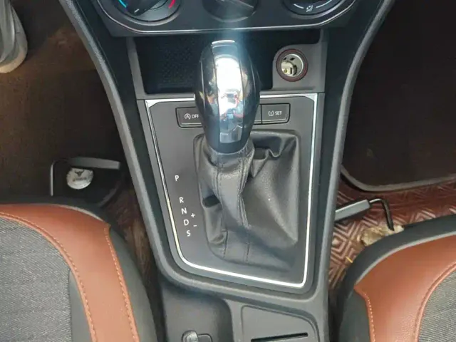 Volkswagen Lavida — Фото автомобиля 16