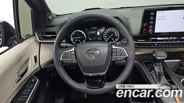Toyota Sienna — Фото автомобиля 11
