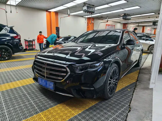 Фотография автомобиля — Mercedes-Benz E-Class
