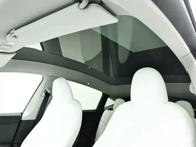 Tesla Model Y — Фото автомобиля 12