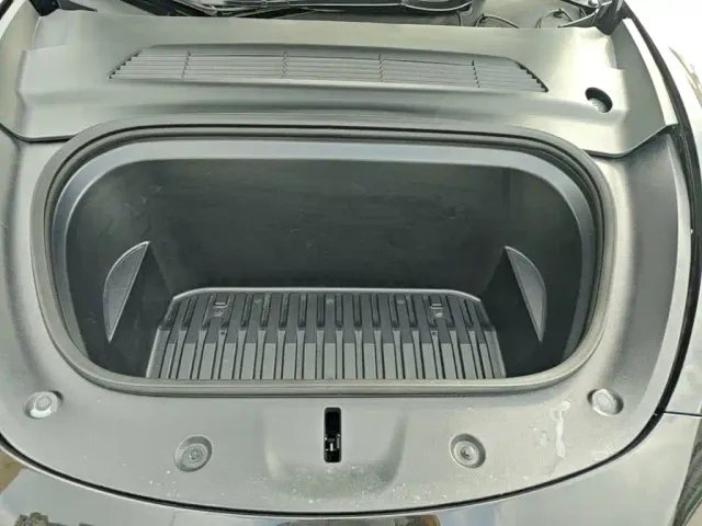 Tesla Model Y — Фото автомобиля 19