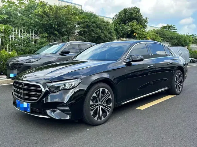 Фотография автомобиля — Mercedes-Benz E-Class