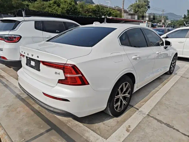 Volvo S60 — Фото автомобиля 6