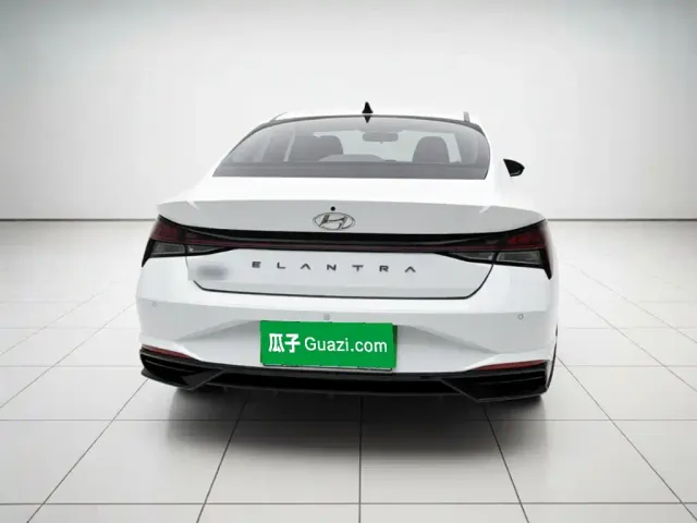 Hyundai Elantra — Фото автомобиля 5