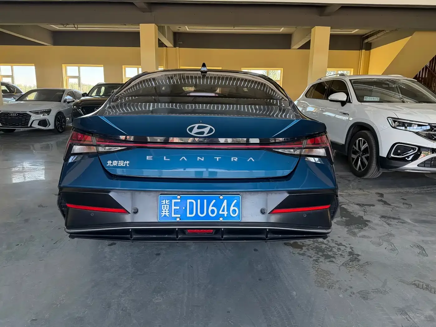 Hyundai Elantra 2023 1.5L CVT TOP Flagship Edition — Фото автомобиля 8