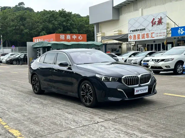 BMW 5 Series — Фото автомобиля 2
