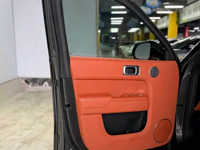 Li Auto L8 — Фото автомобиля 14