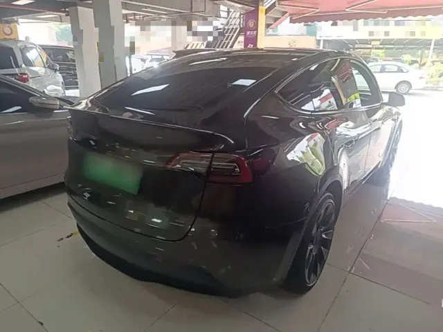 Tesla Model Y — Фото автомобиля 6