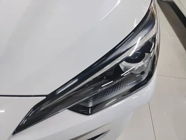 Roewe i5 — Фото автомобиля 23
