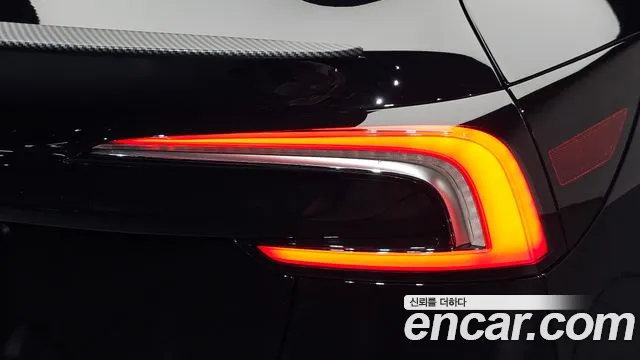 Tesla Model 3 — Фото автомобиля 8