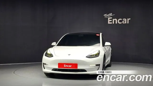 Tesla Model 3 — Фото автомобиля 3