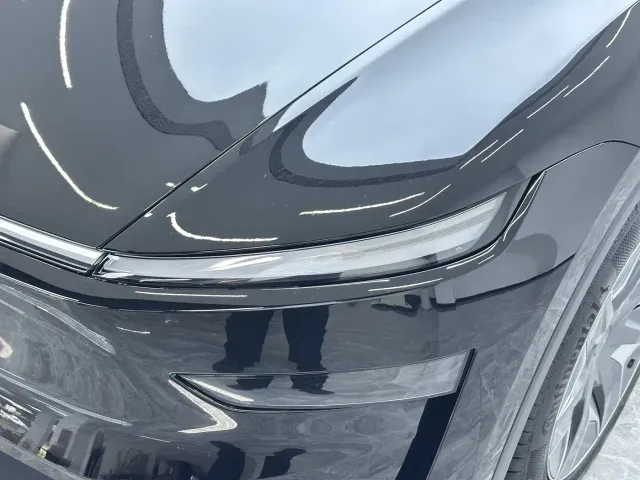 Tesla Model Y L — Фото автомобиля 11