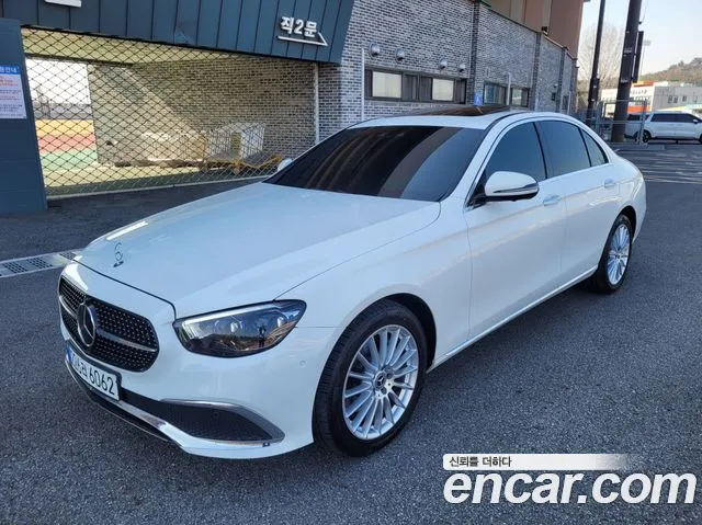 Mercedes-Benz E-Class — Фото автомобиля 3