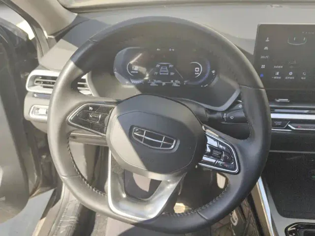 Geely Emgrand — Фото автомобиля 15