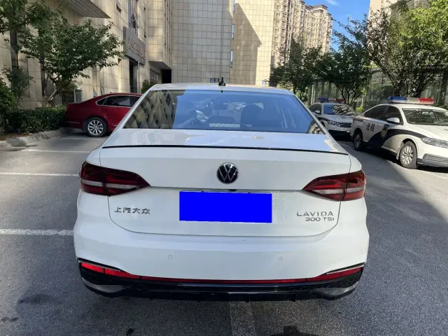 Volkswagen Lavida — Фото автомобиля 5