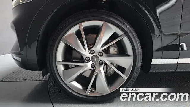 Genesis GV70 — Фото автомобиля 5