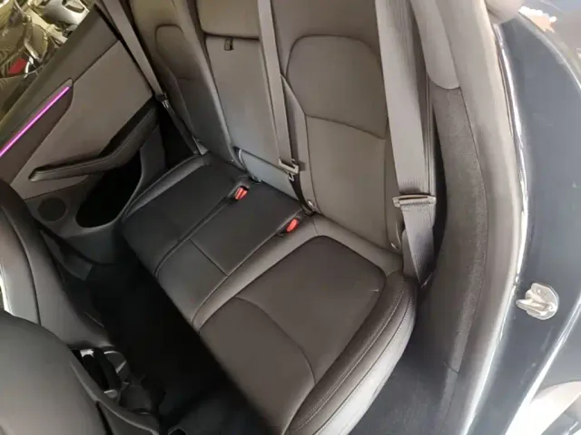 Tesla Model Y — Фото автомобиля 16