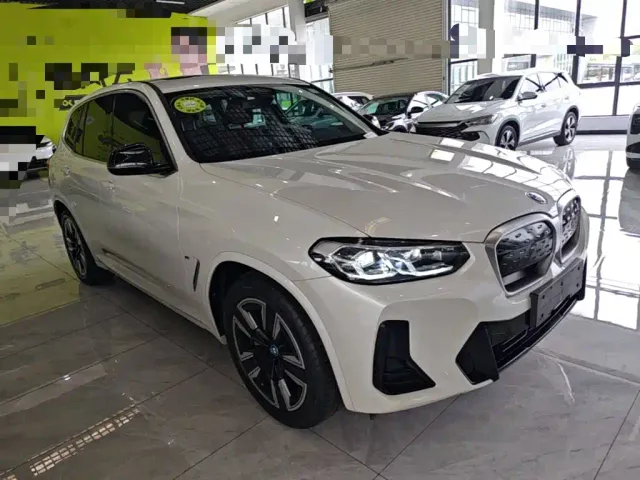 BMW iX3 — Фото автомобиля 3