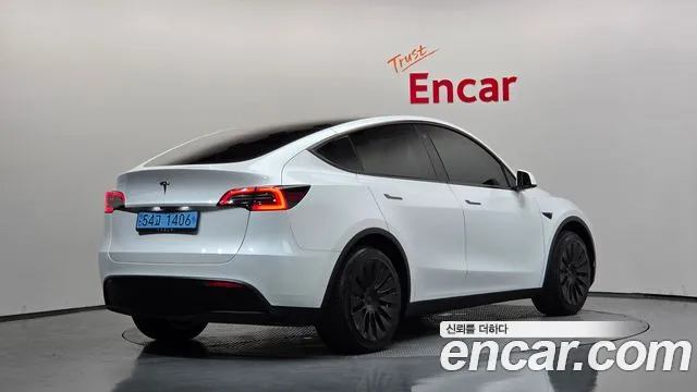 Tesla Model Y — Фото автомобиля 2