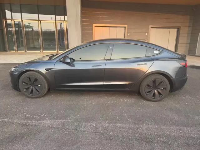 Tesla Model 3 — Фото автомобиля 7