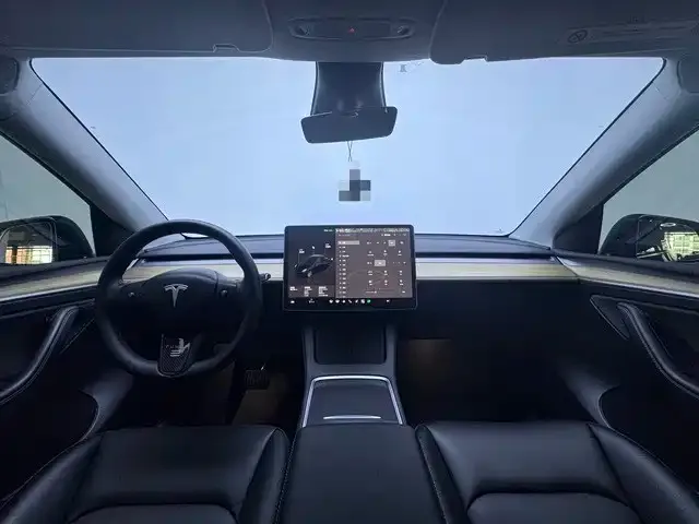 Tesla Model Y — Фото автомобиля 7