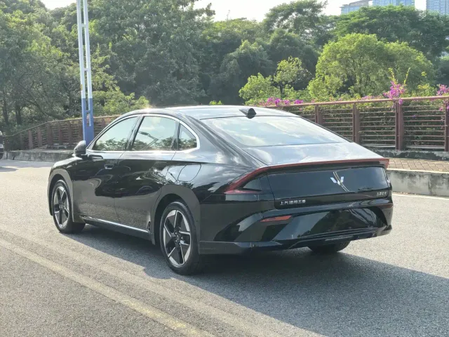Wuling Starlight — Фото автомобиля 16