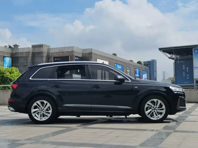 Audi Q7 — Фото автомобиля 4