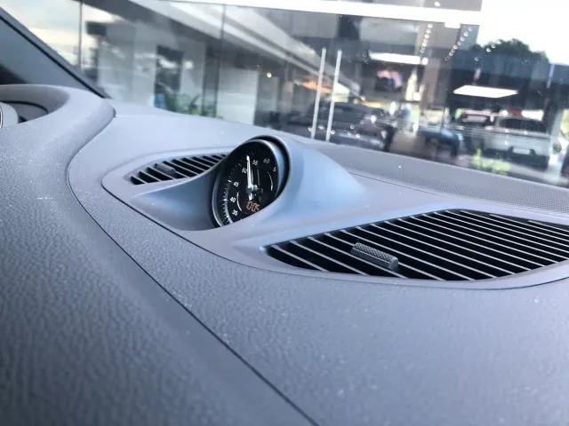 Porsche Cayenne — Фото автомобиля 12