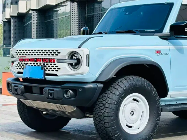 Ford Bronco — Фото автомобиля 9