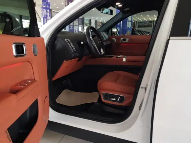 Li Auto L7 — Фото автомобиля 15