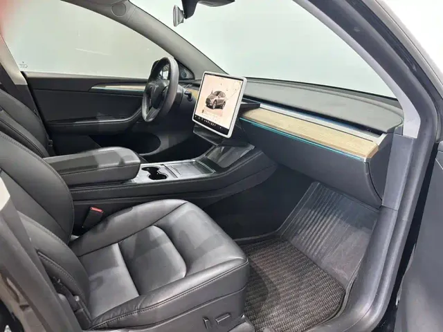 Tesla Model Y — Фото автомобиля 15