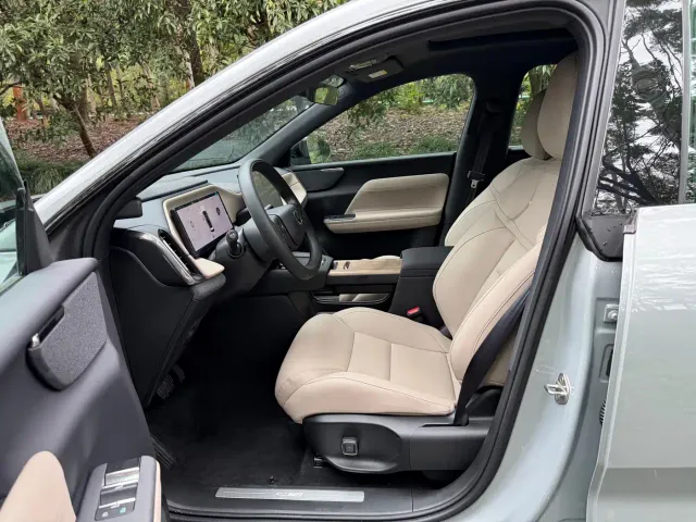 Volvo XC70 Plug-in Hybrid — Фото автомобиля 4