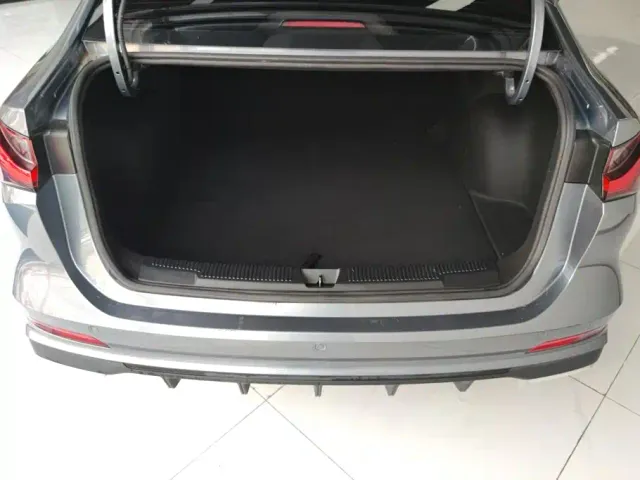 Roewe i5 — Фото автомобиля 4