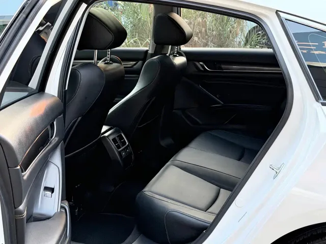 Honda Accord — Фото автомобиля 8