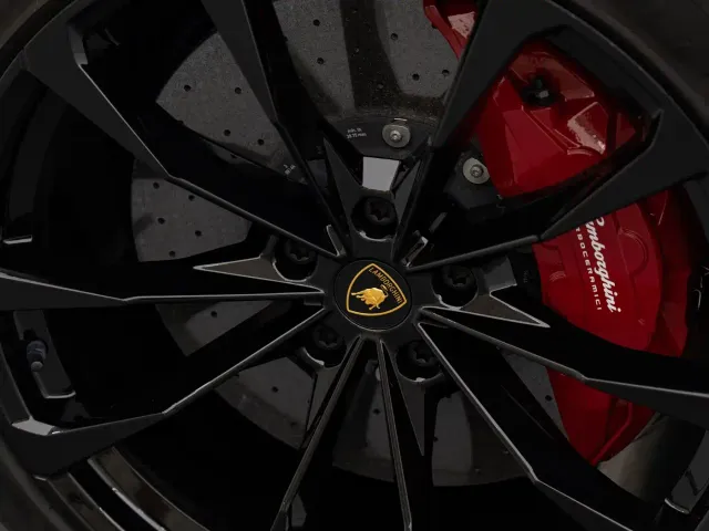 Lamborghini Urus — Фото автомобиля 13